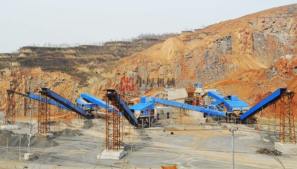 甘肅時產(chǎn)500噸重錘式破碎機現(xiàn)場