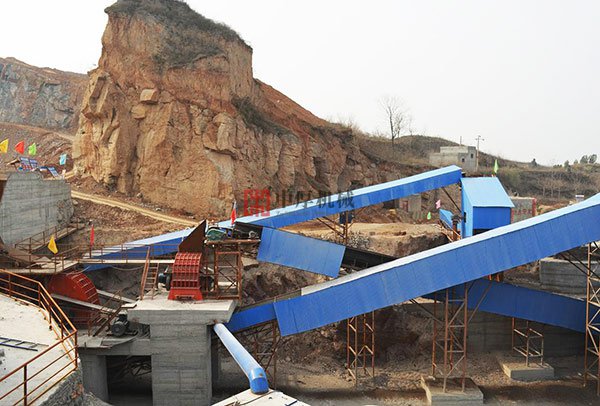 甘肅時產(chǎn)500噸重錘式破碎機現(xiàn)場